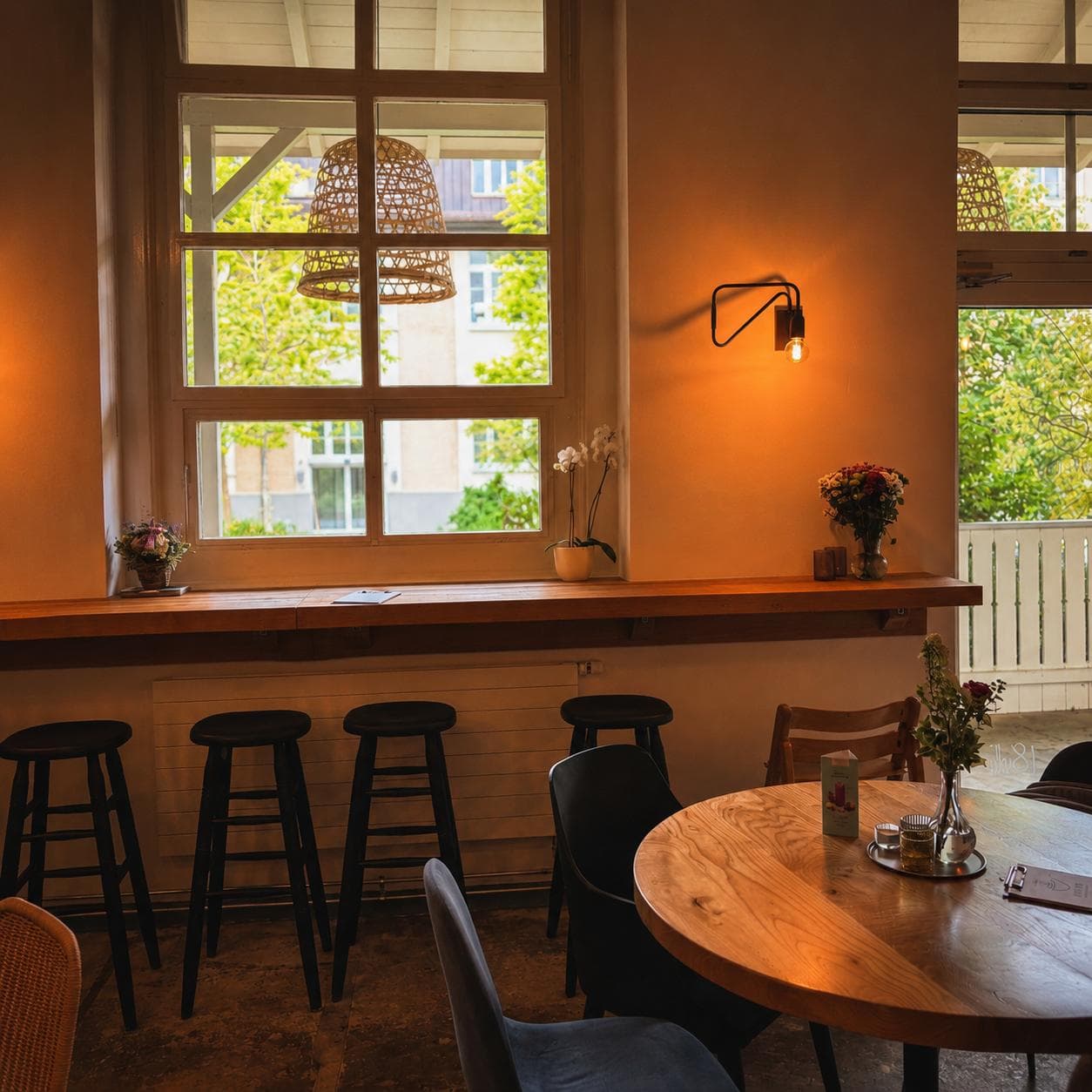 Sitzplätze an der Theke im Kafi Mia